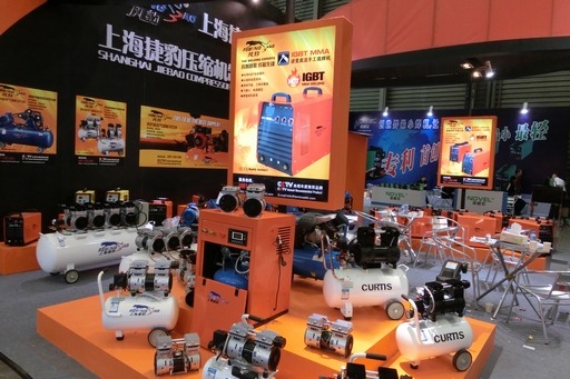 CIMG0298-1.jpg 人气火爆 规模空前----第二十三届中国国际五金博览会侧记(图9)