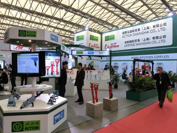 风动器具专馆之----霹雳马展台(图1)